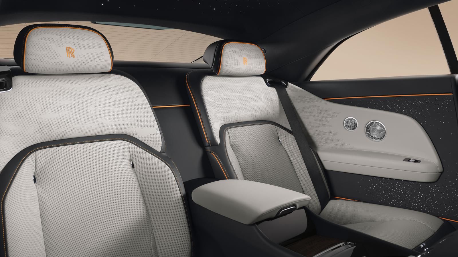 Η ανανεωμένη Rolls-Royce Spectre ήρθε με 8.108 pixel στο ταμπλό! 